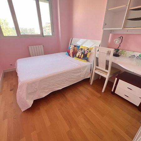 Alcobendas Cómodo y luminoso Un dormitorio Exterior foto